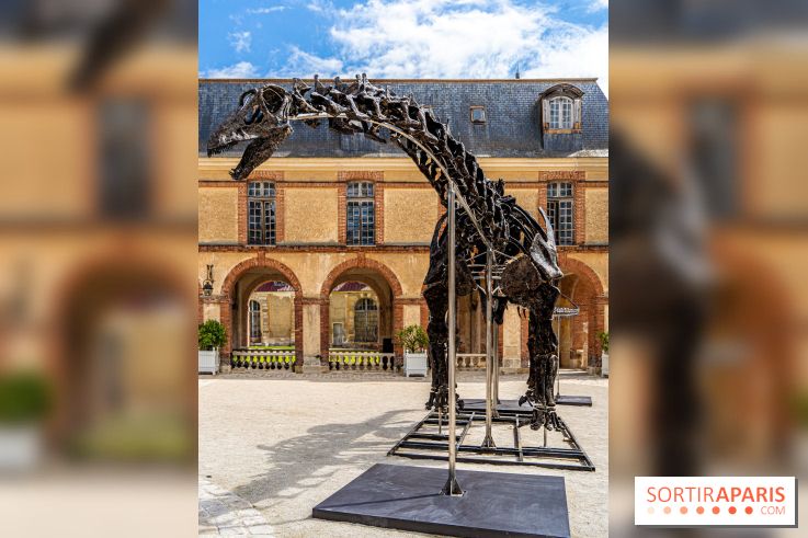 Un dinosaure géant au Château de Dampierre - Jurassique au Château de Dampierre