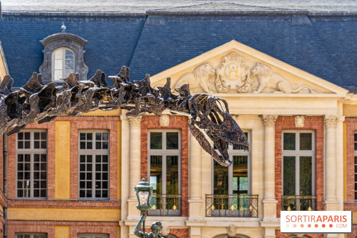 Un dinosaure géant au Château de Dampierre - Jurassique au Château de Dampierre