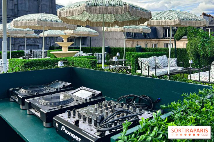 Le Marta, le bar à cocktails perché sur le rooftop de l'Hôtel Barrière Fouquet's Paris tout l'été