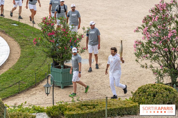 JO Paris 2024 : Les porteurs et relais de la flamme à Versailles -  Patrick Bruel