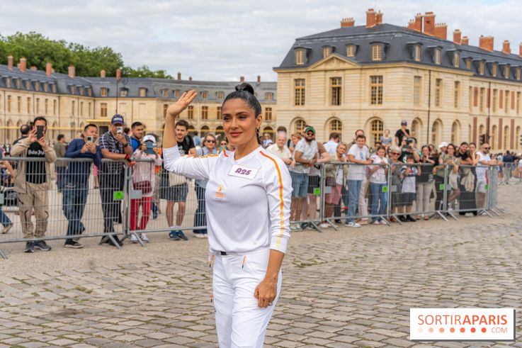 JO Paris 2024 : Les porteurs et relais de la flamme à Versailles -  Salma Hayek