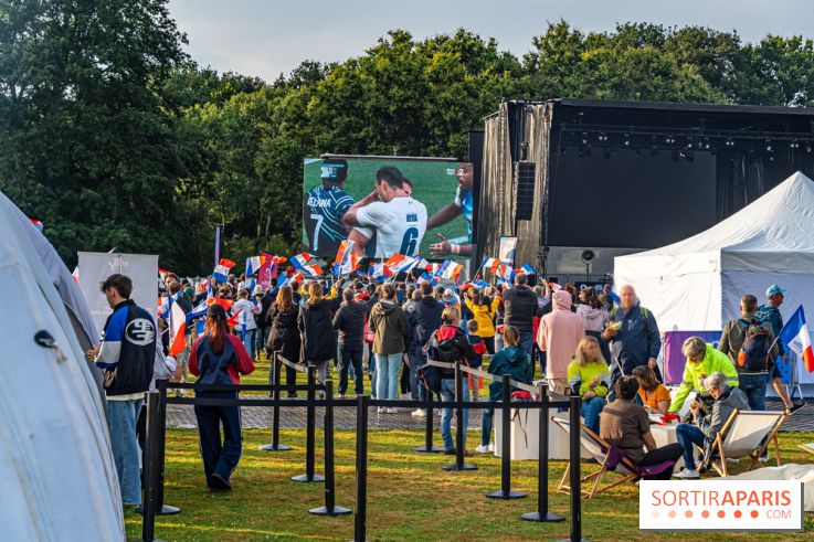 La Fan zone de Saint-Quentin en Yveli!nes, soirée Ofenbach et drones -  A7C0309