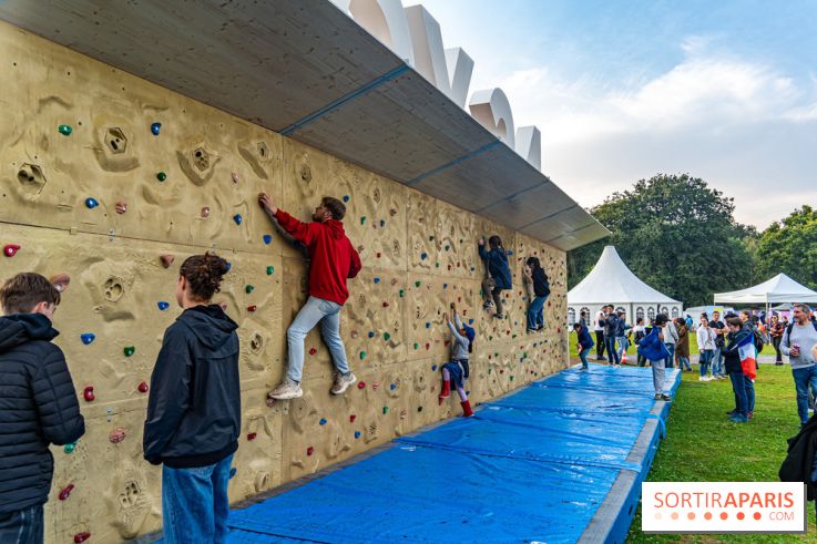 La Fan zone de Saint-Quentin en Yveli!nes, soirée Ofenbach et drones -  A7C0342