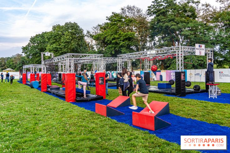 La Fan zone de Saint-Quentin en Yveli!nes, soirée Ofenbach et drones -  A7C0346