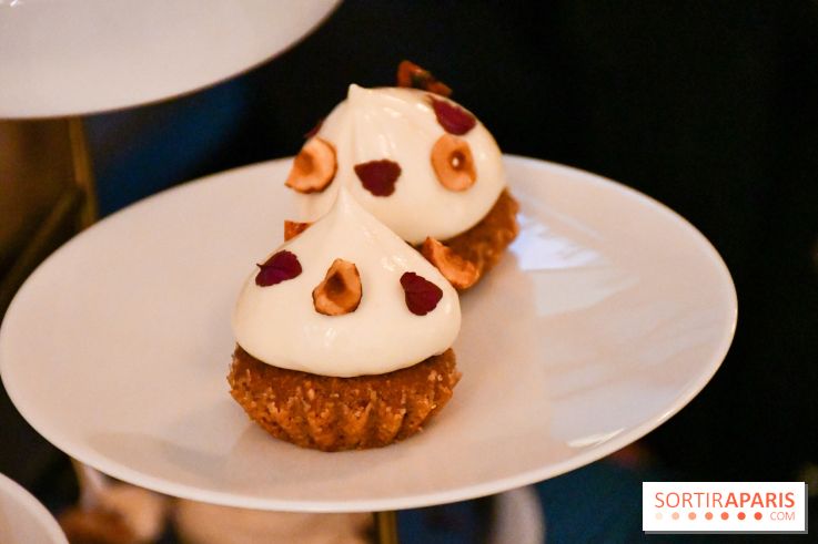 Le Tea Time de l'Hôtel du Prince de Galles à Paris par Hélène Kerloeguen