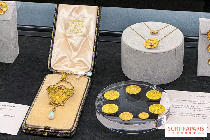 L'exposition gratuite des bijoux de la Maison de Haute-Joaillerie Vever rue de la Paix, à Paris