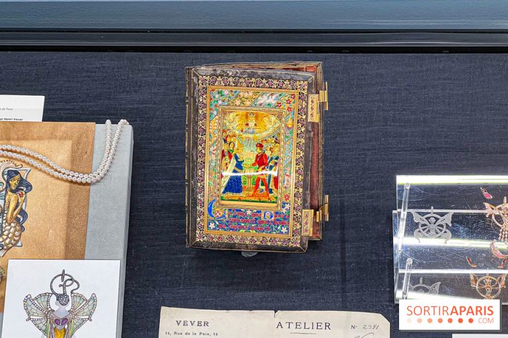 L'exposition gratuite des bijoux de la Maison de Haute-Joaillerie Vever rue de la Paix, à Paris