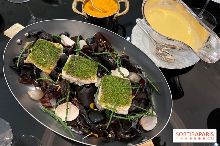 Le Grand Diner, Hôtel San Régis - Loup de mer en persillade