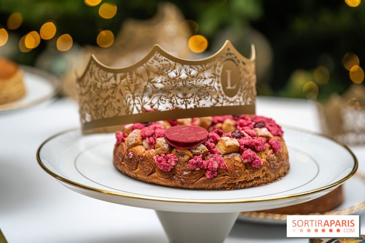 La bûche coffrets de Noël en trompe l'œil de Ladurée 2024 par Julien Alvarez et les créations de fête -  galette des rois 2025