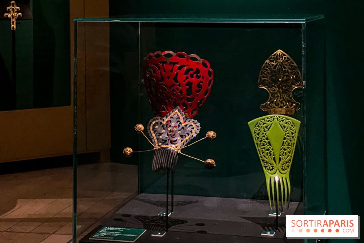 Bijoux de scène de l'Opéra de Paris : l'exposition de parures merveilleuses au Palais Garnier - IMG 2427