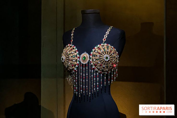 Bijoux de scène de l'Opéra de Paris : l'exposition de parures merveilleuses au Palais Garnier - IMG 2437 jpg