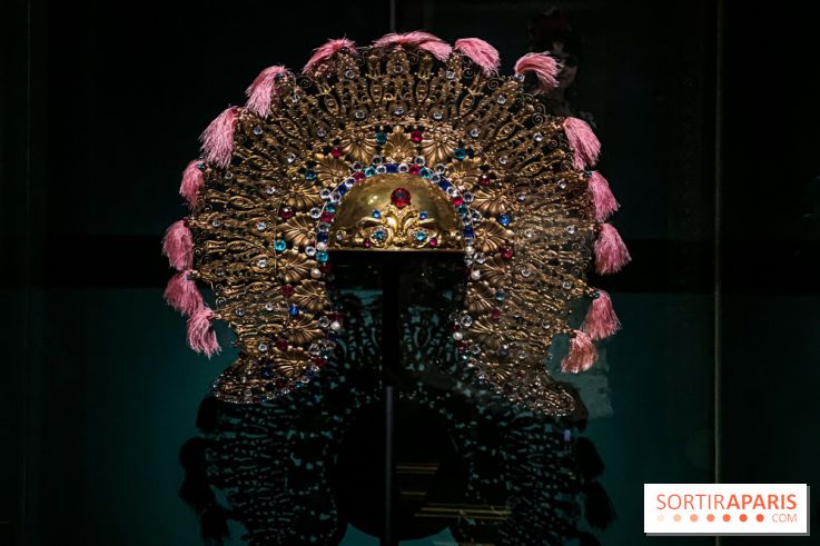 Bijoux de scène de l'Opéra de Paris : l'exposition de parures merveilleuses au Palais Garnier - IMG 2439 jpg