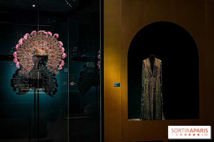 Bijoux de scène de l'Opéra de Paris : l'exposition de parures merveilleuses au Palais Garnier - IMG 2442 jpg