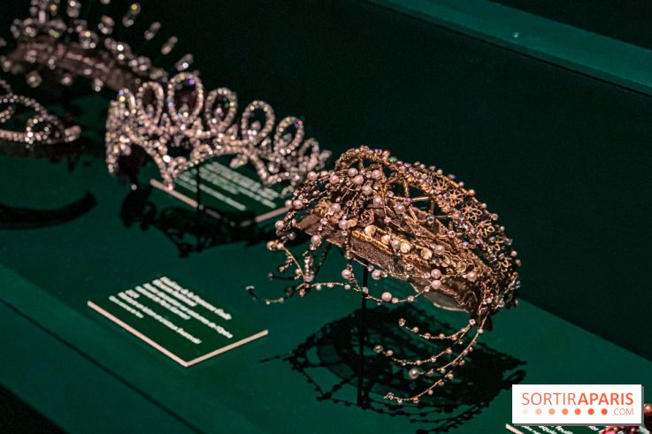 Bijoux de scène de l'Opéra de Paris : l'exposition de parures merveilleuses au Palais Garnier - IMG 2554 jpg