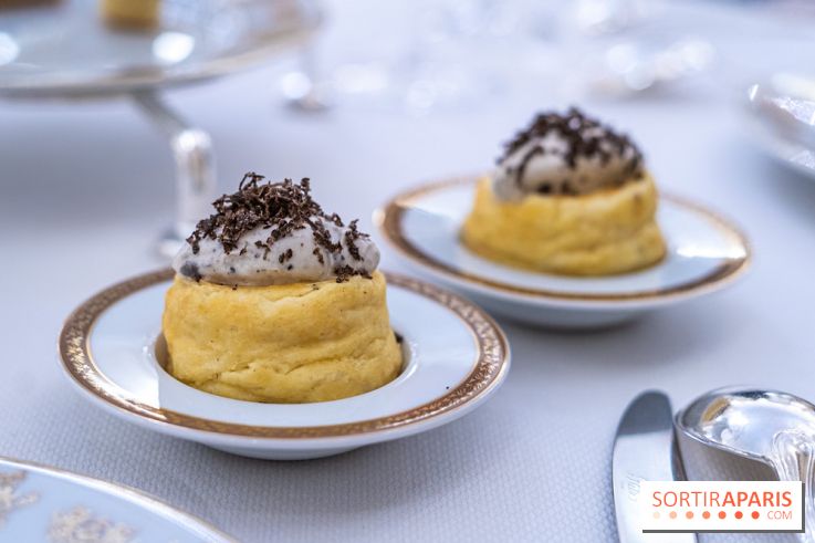 Le tea time Impérial de Noël du Ritz Paris, l'expérience exceptionnelle - les photos -  soufflé au comté