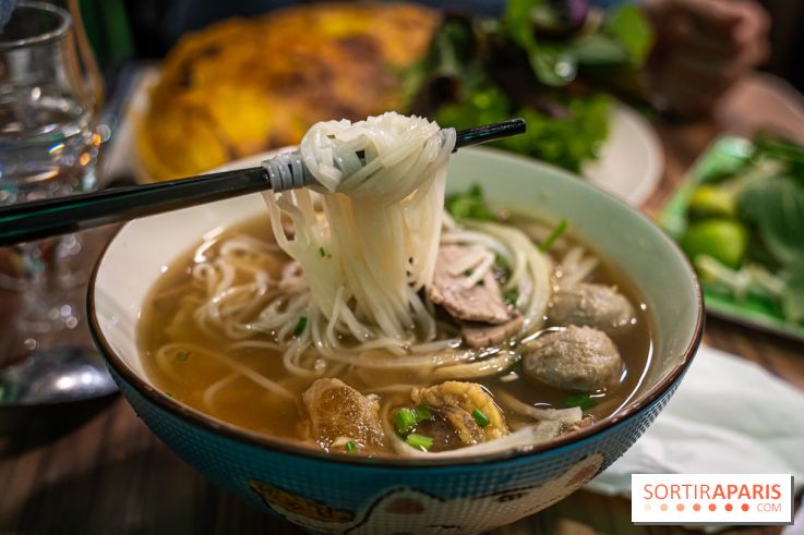 Pho Bom, le restaurant vietnamien, temple du pho et des nouilles Paris 13e -  pho bò đặc biệt