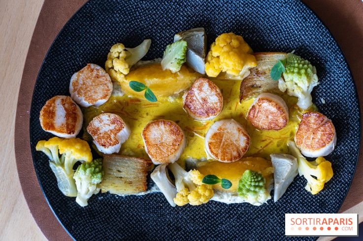 La Table du Château à Dampierre-en-Yvelines, le restaurant face au château - nos photos -  t Jacques poêlées, sauce aux épices douces et crème fraîche de Normandie 