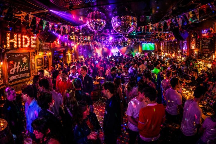 Un lieu de fête inédit : un pub, une discothèque et speakeasy-bar caché dans une chapelle souterraine