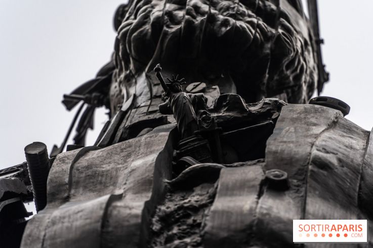 Le Centaure de César à Paris et sa statue de la Liberté miniature -  A7C0235