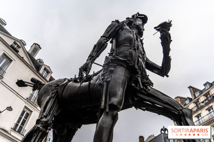 Le Centaure de César à Paris et sa statue de la Liberté miniature -  A7C0239