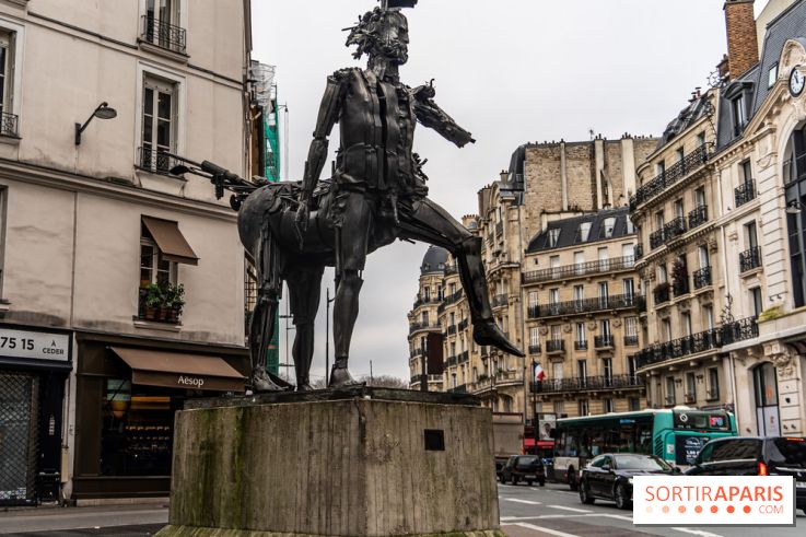 Le Centaure de César à Paris et sa statue de la Liberté miniature -  A7C0241