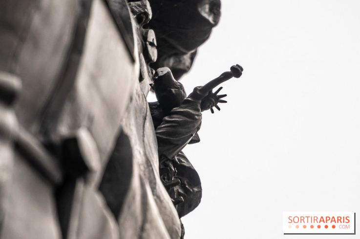 Le Centaure de César à Paris et sa statue de la Liberté miniature -  A7C0242