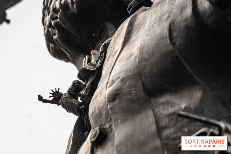 Le Centaure de César à Paris et sa statue de la Liberté miniature -  A7C0244