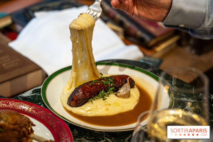 Le Bistro des Livres, le restaurant français pour les amoureux des bouquins -  saucisse purée aligoté 