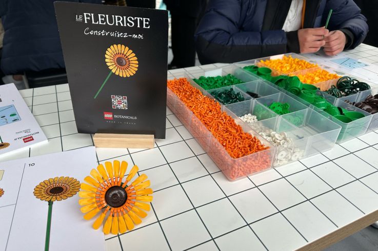 Saint-Valentin 2025 : des ateliers gratuits chez le Fleuriste LEGO à la Gare de l'Est - WhatsApp Image 2025 02 13 at 11.39.16
