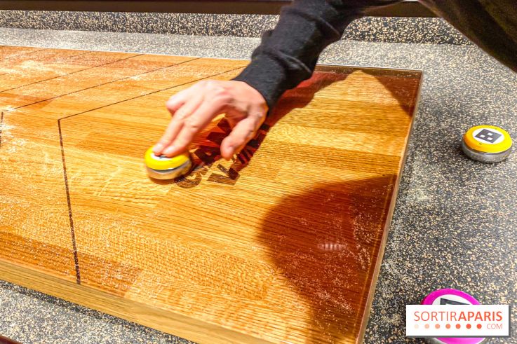 Pucks, l'enseigne de shuffleboard à Poissonnière - IMG 4438