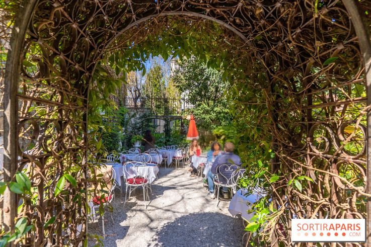 Terrasse de l'Hôtel Particulier, le jardin verdoyant au cœur de Montmartre - photo - A7C06390 HDR