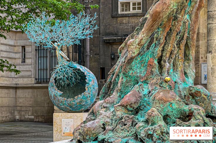 Exposition en plein air des œuvres monumentales d'Andrea Roggi, quartier Faubourg Saint-Honoré