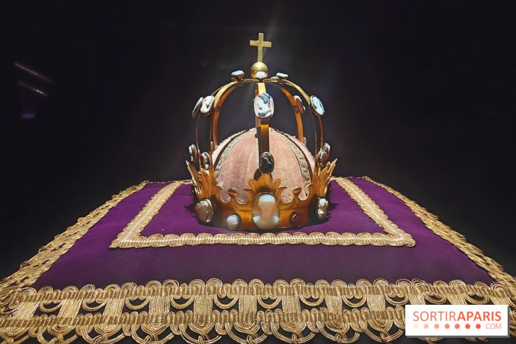 Le Dernier sacre : l'exposition immersive dans les coulisses d'un couronnement au Mobilier national  - fotor 1744999603649