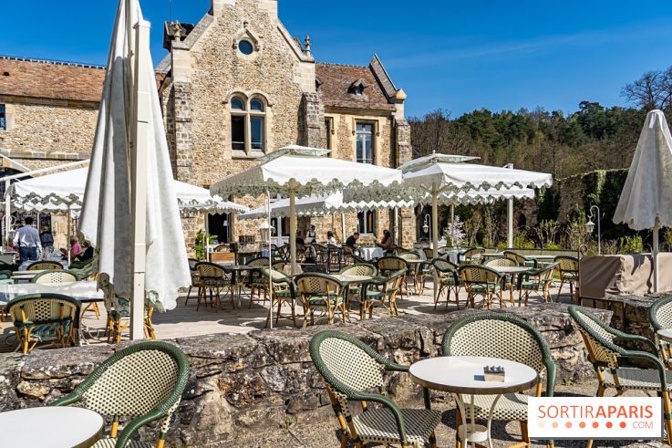 Les Chasses, le restaurant insolite avec une superbe terrasse à l'Abbaye des vaux de Cernay dans les Yvelines