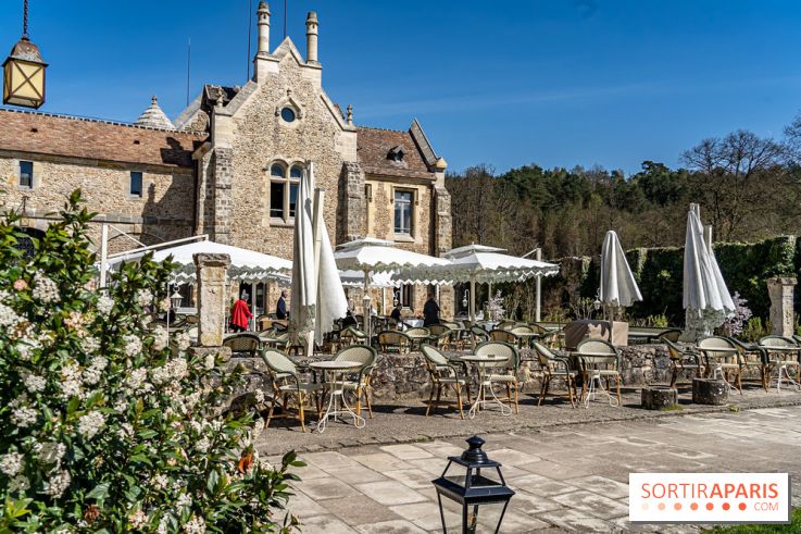 Les Chasses, le restaurant insolite avec une superbe terrasse à l'Abbaye des vaux de Cernay dans les Yvelines