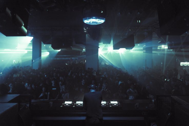 Le club Mia Mao accueille Young Marco et Mount Kimbie DJ : une nuit entre house et techno à ne pas manquer ! 