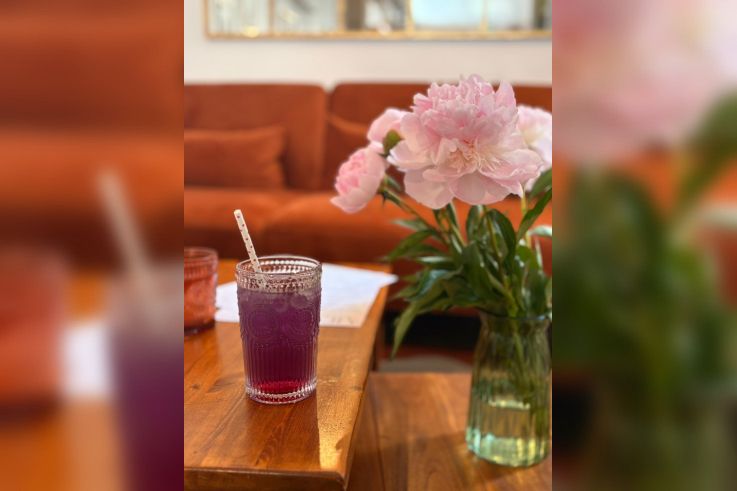 Rosa Rosam Rosae : un nouveau salon de thé cosy niché à Montmartre. 