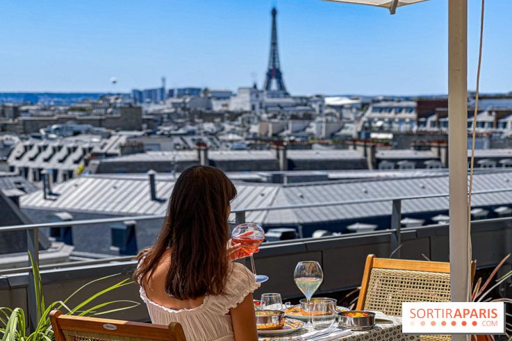 La terrasse estivale du Printemps Haussmann 2025 avec vue sur Paris et la Tour Eiffel  - image00024
