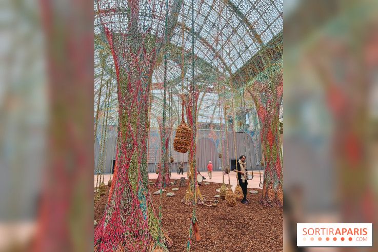 Ernesto Neto tisse une nouvelle installation monumentale gratuite au Grand Palais, nos photos