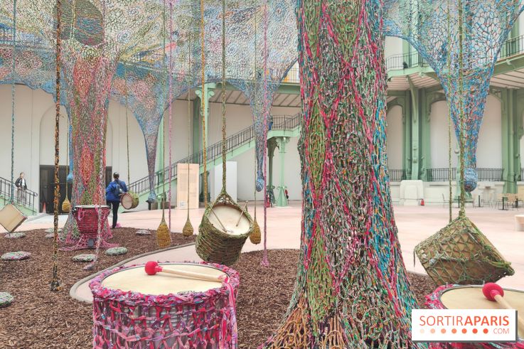 Ernesto Neto tisse une nouvelle installation monumentale gratuite au Grand Palais, nos photos