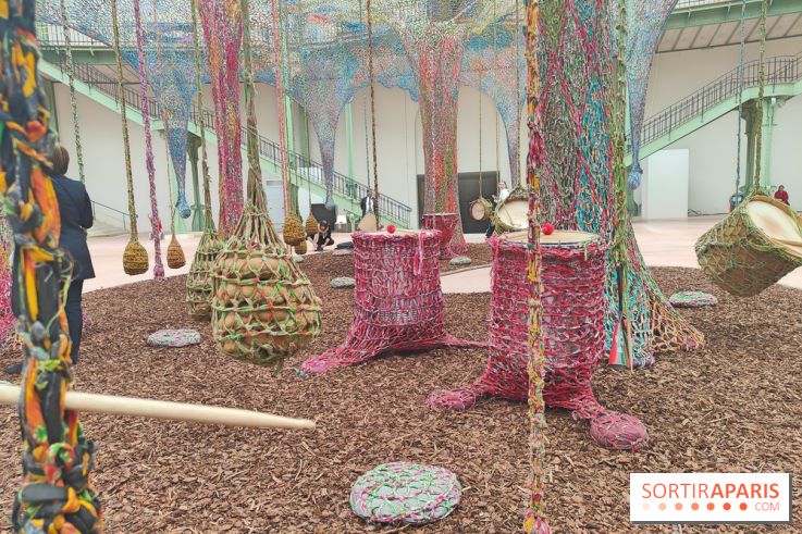 Ernesto Neto tisse une nouvelle installation monumentale gratuite au Grand Palais, nos photos