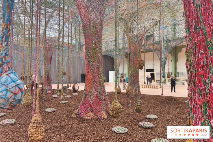 Ernesto Neto tisse une nouvelle installation monumentale gratuite au Grand Palais, nos photos