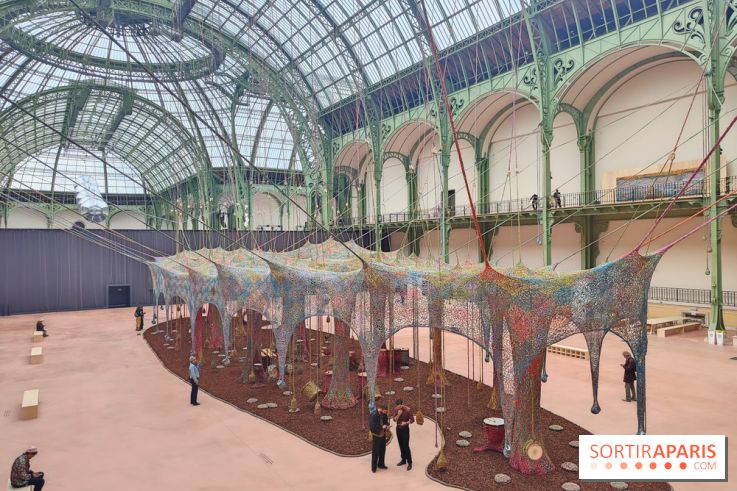 Ernesto Neto tisse une nouvelle installation monumentale gratuite au Grand Palais, nos photos