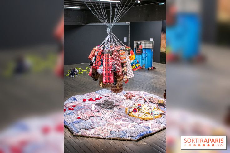 Exposition de vêtements-images de Chalisée Naamani au Palais de Tokyo