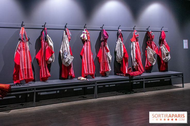 Exposition de vêtements-images de Chalisée Naamani au Palais de Tokyo