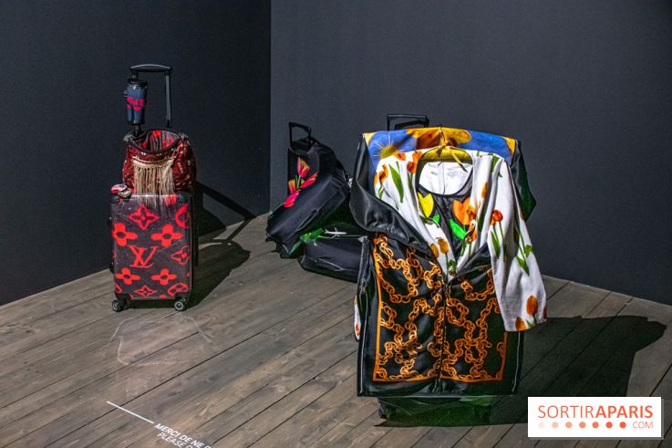 Exposition de vêtements-images de Chalisée Naamani au Palais de Tokyo
