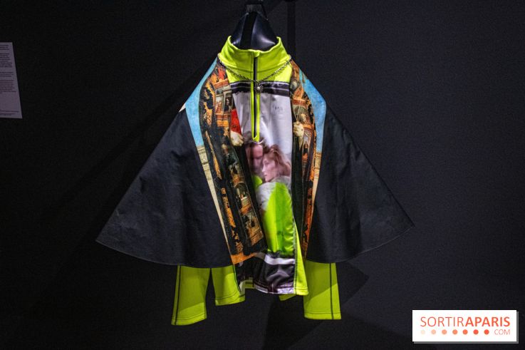 Exposition de vêtements-images de Chalisée Naamani au Palais de Tokyo
