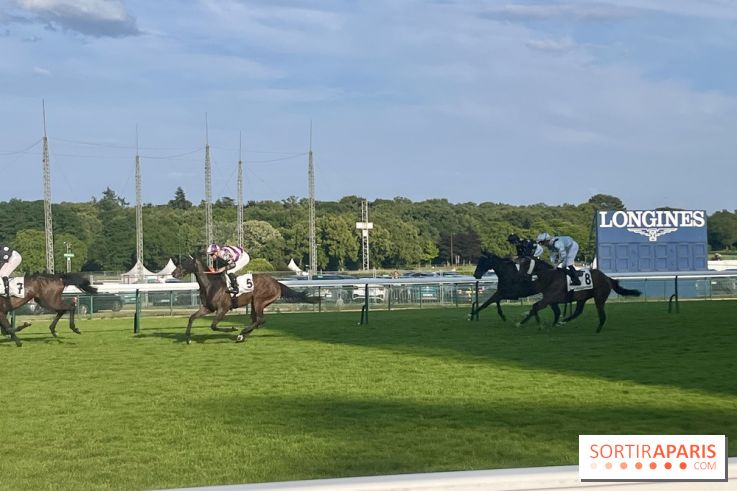 Jeuxdi by Longchamp - course hippique