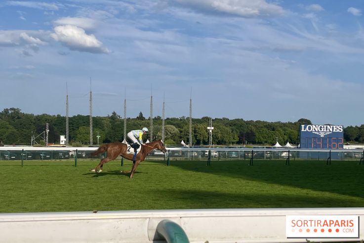 Jeuxdi by Longchamp - course hippique