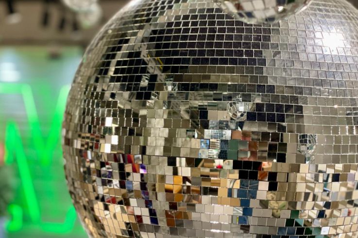 Le Xmas Market Disco de Mercato : un marché de Noël seconde main & festif dans le 19e (5–7 décembre)